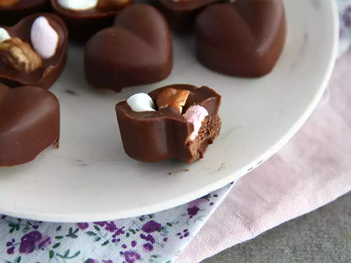 Čokoladni bonboni z marshmallow penicami in lešniki - fotografija 4