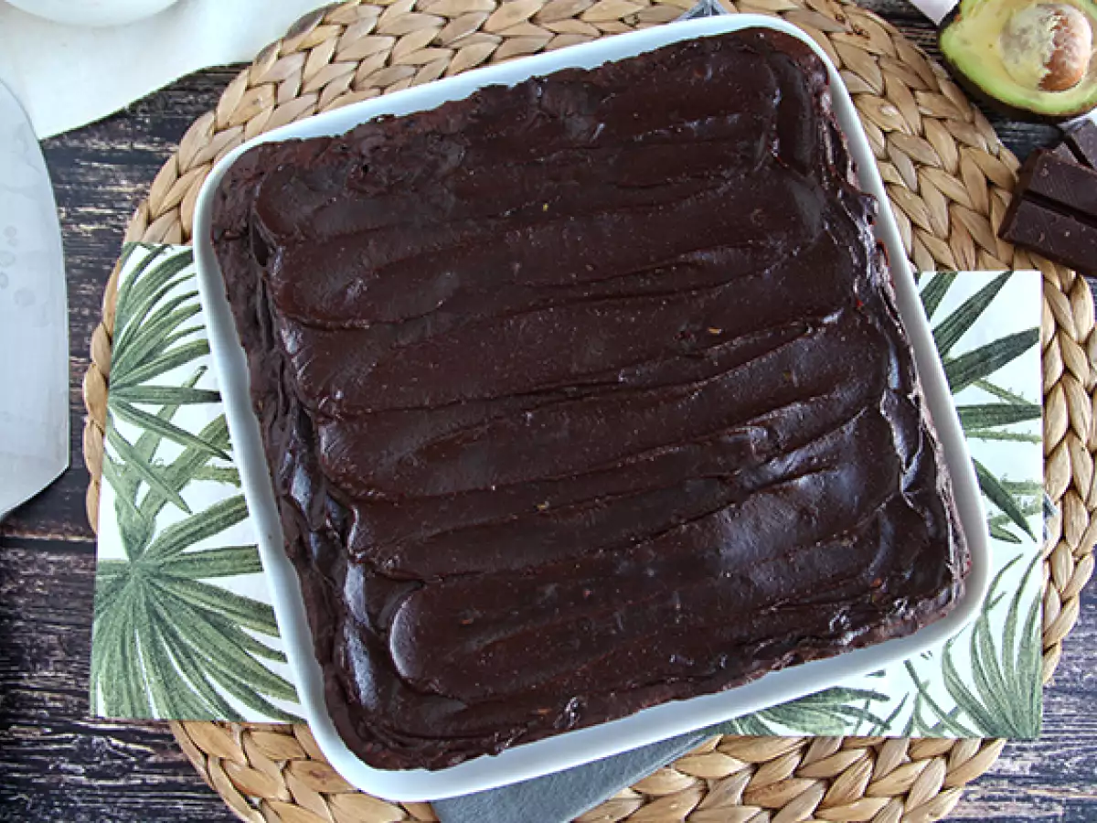 Čokoladni brownie z avokadom brez masla in laktoze - fotografija 4