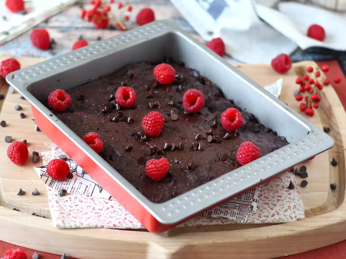 Čokoladni brownie z malinami – čisti užitek! - fotografija 4