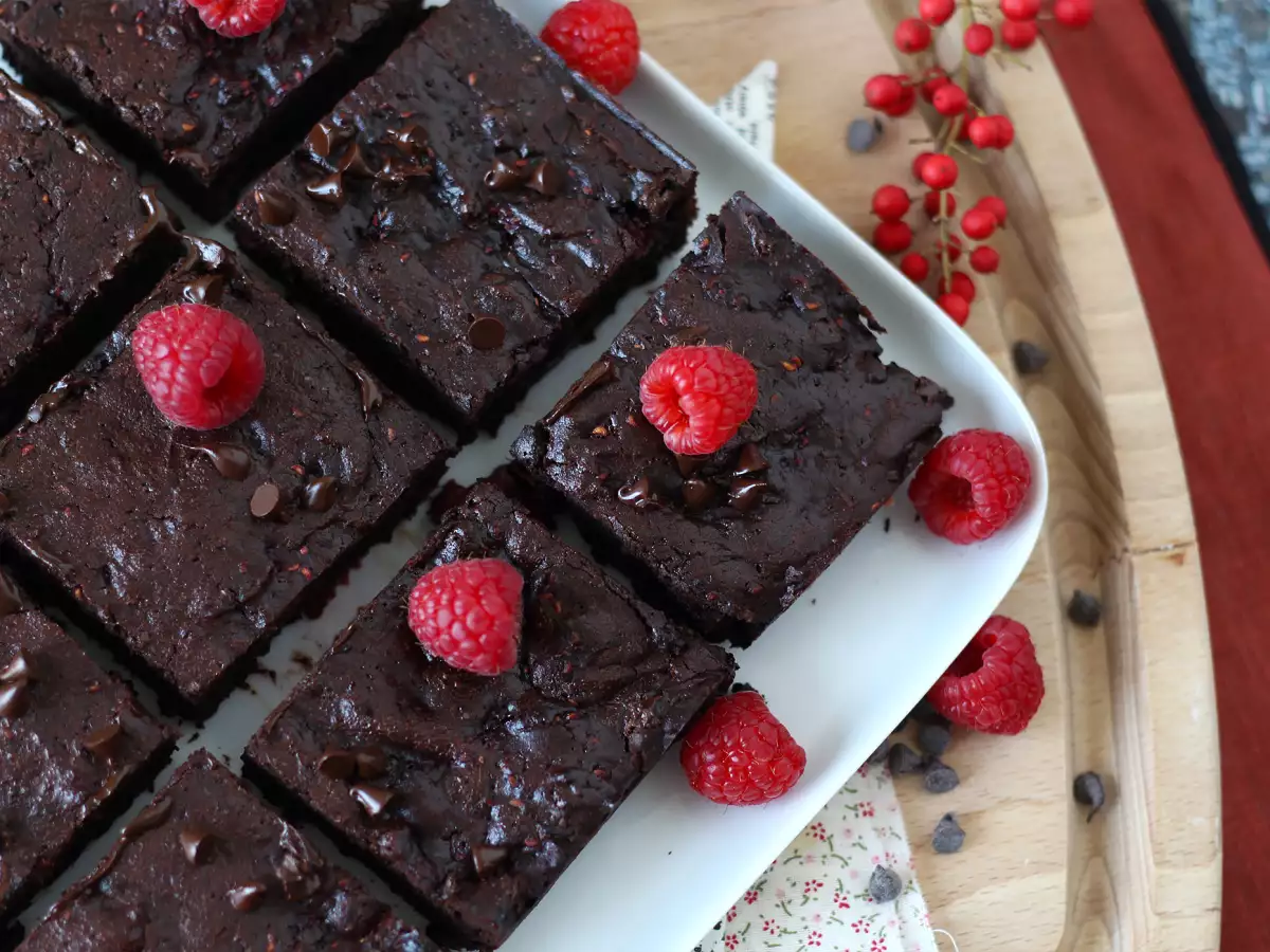 Čokoladni brownie z malinami – čisti užitek! - fotografija 6