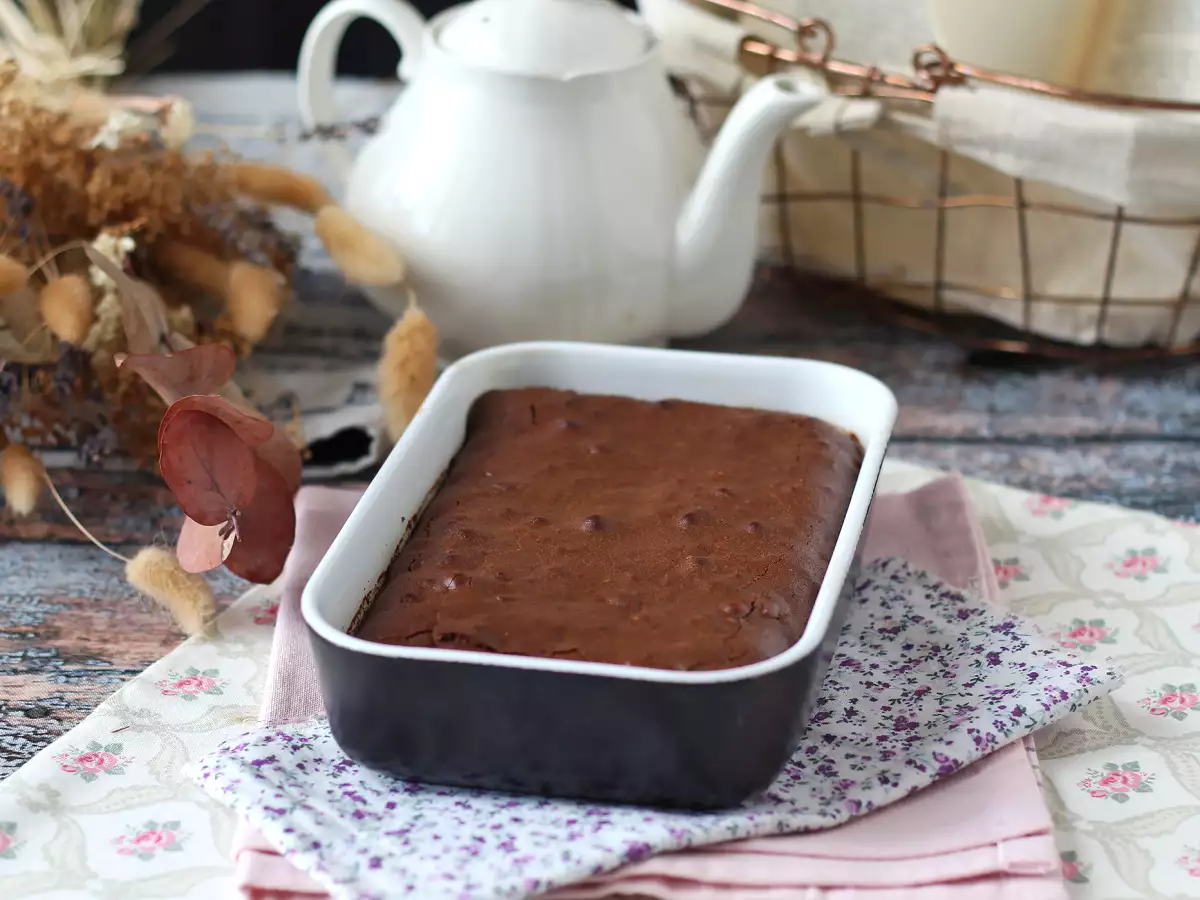 Čokoladni brownie z orehi v cvrtniku na vroč zrak - fotografija 3