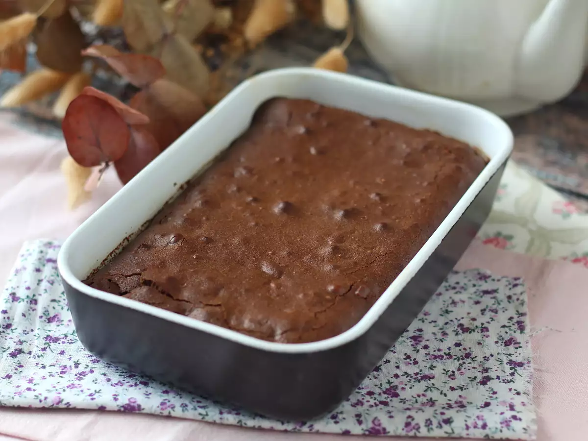 Čokoladni brownie z orehi v cvrtniku na vroč zrak - fotografija 6