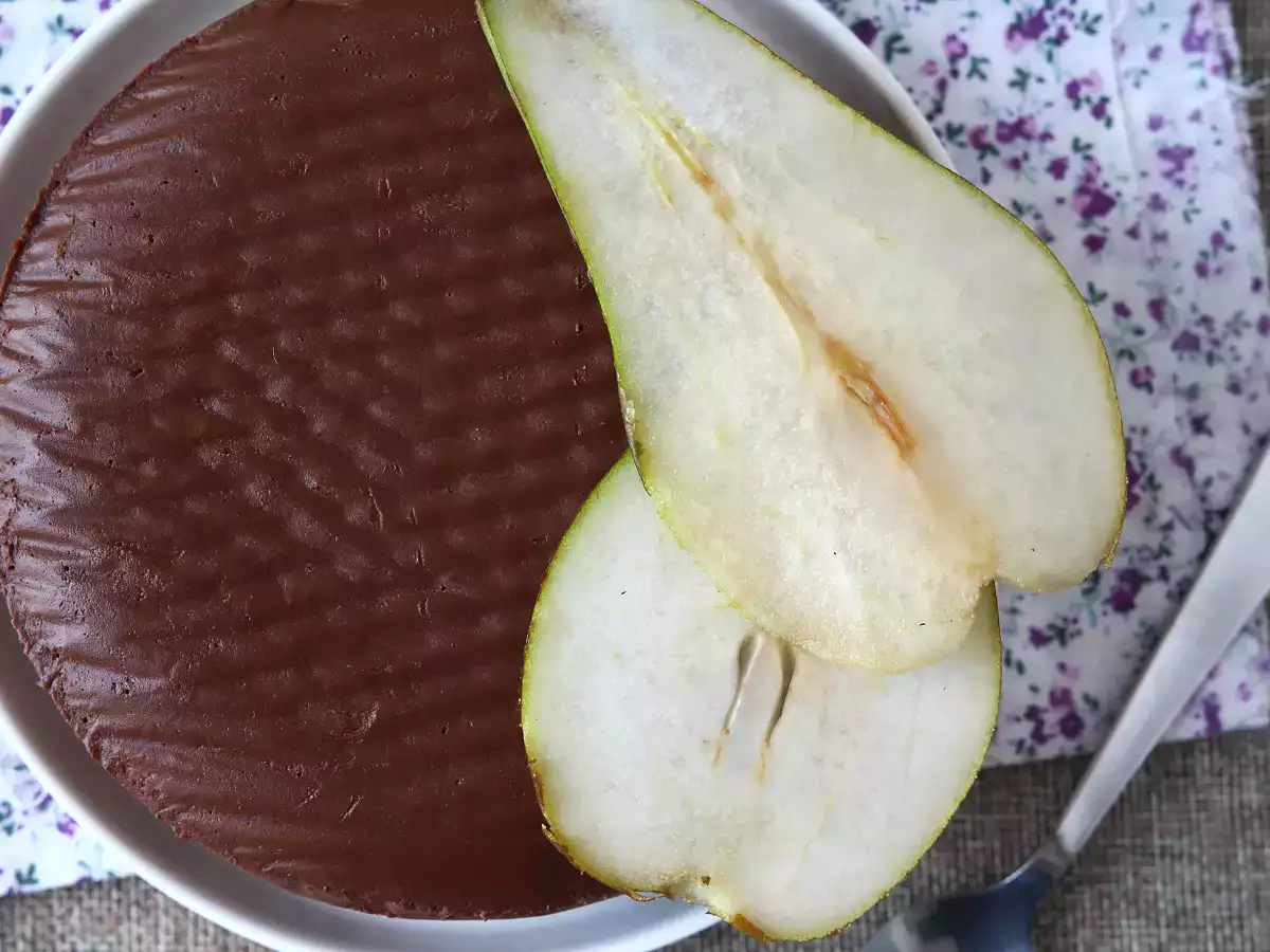 Čokoladni hruškov fudge, izjemno enostavna sladica, ki jo pripravite iz samo dveh sestavin! - fotografija 2