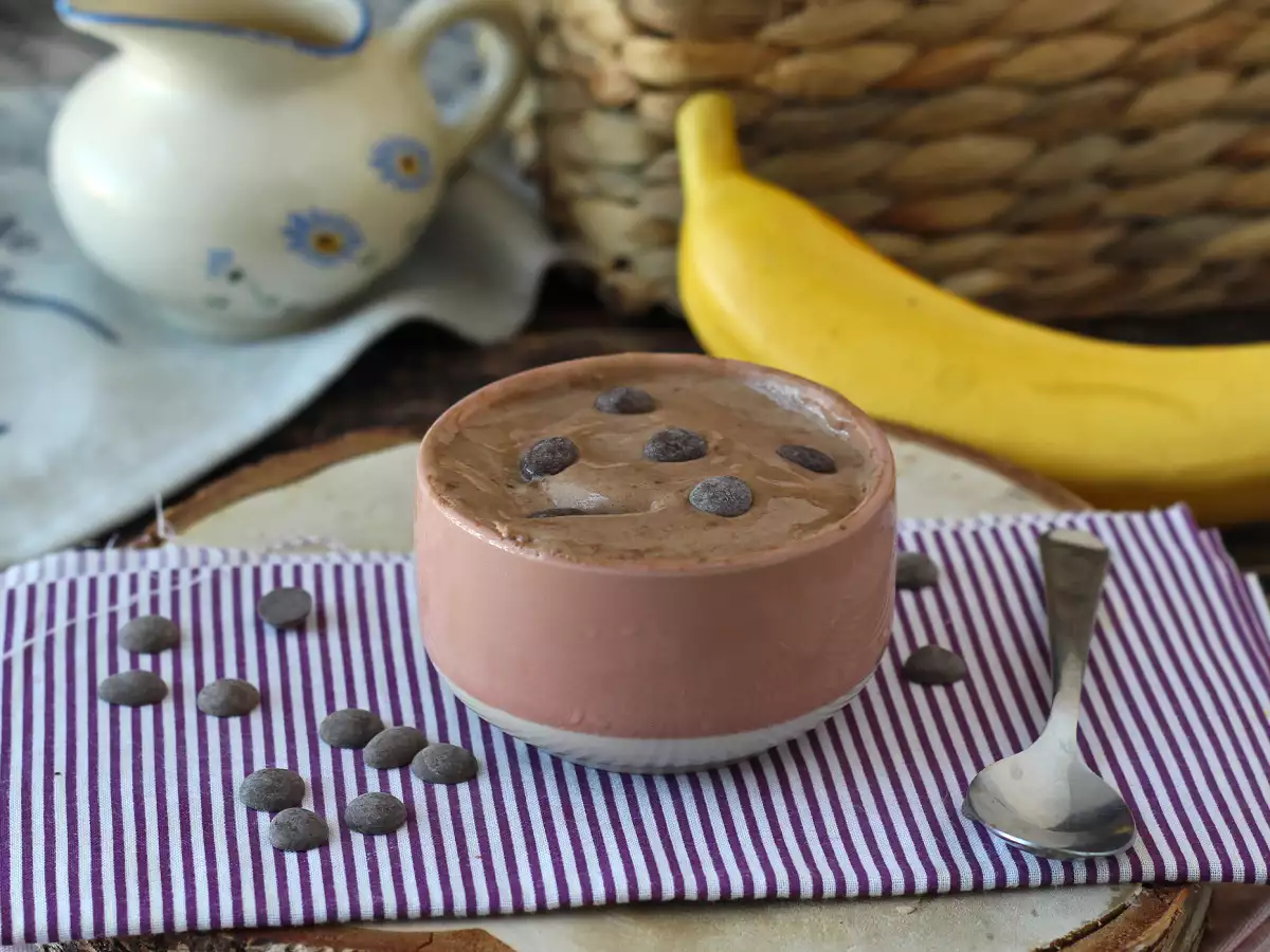 Čokoladni sirotkin super beljakovinski sladoled, pripravljen v 5 minutah! - fotografija 2