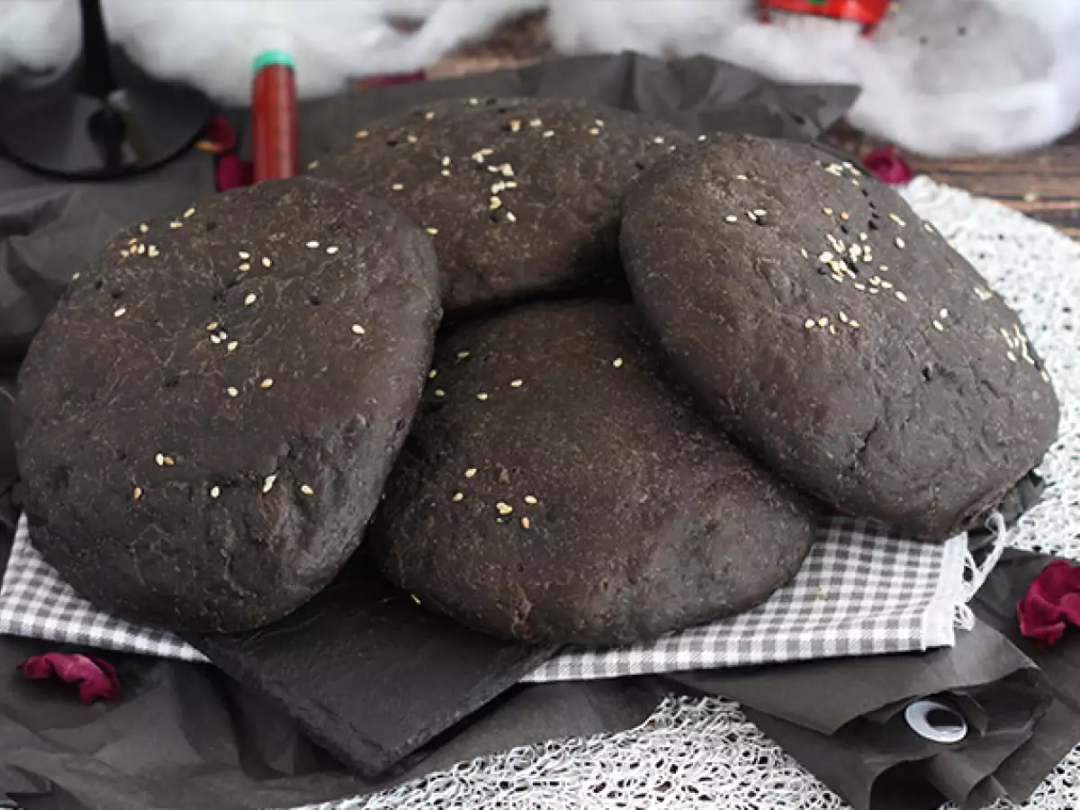 Črne bombetke s sipinim črnilom