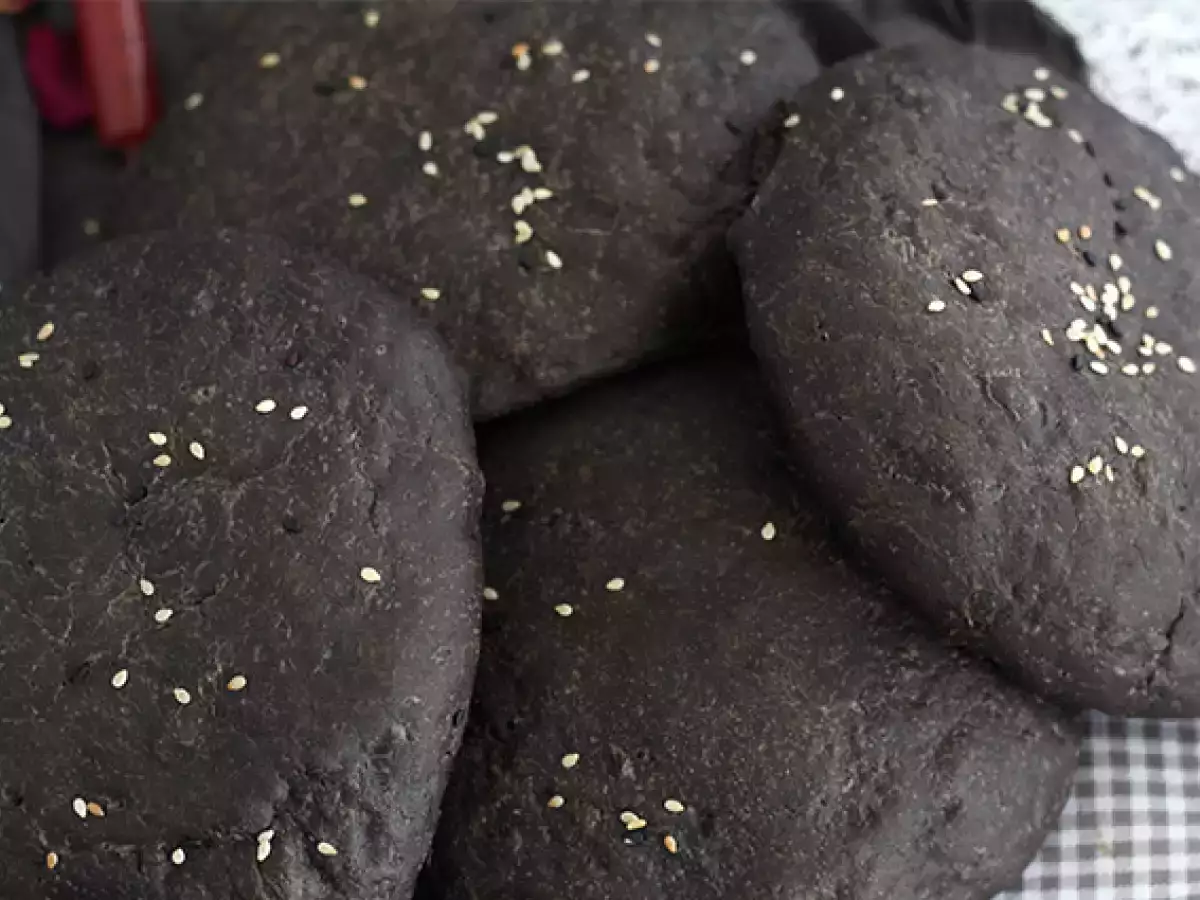 Črne žemljice s črnilom iz lignjev - fotografija 3