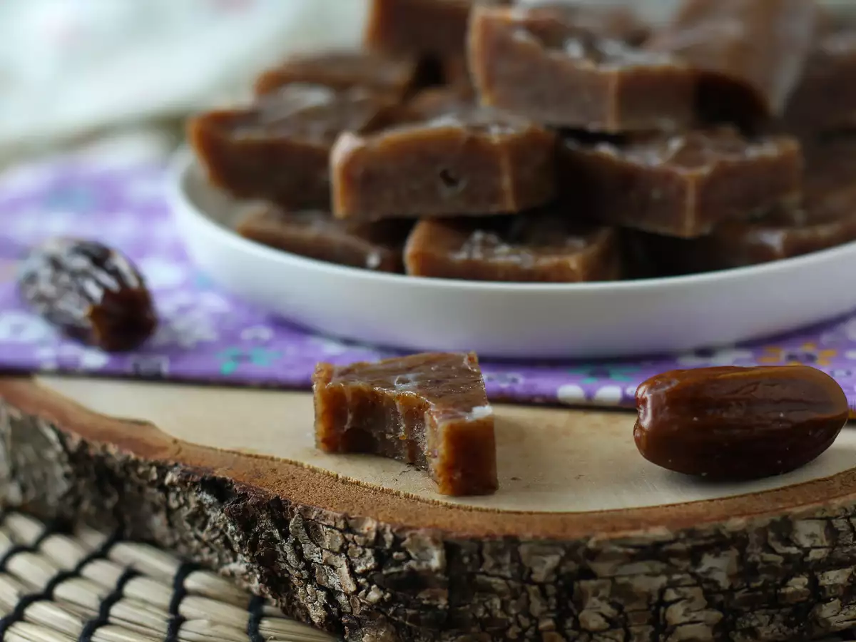 Datljev fudge – majhni kvadratki, polni energije in okusa! - fotografija 2