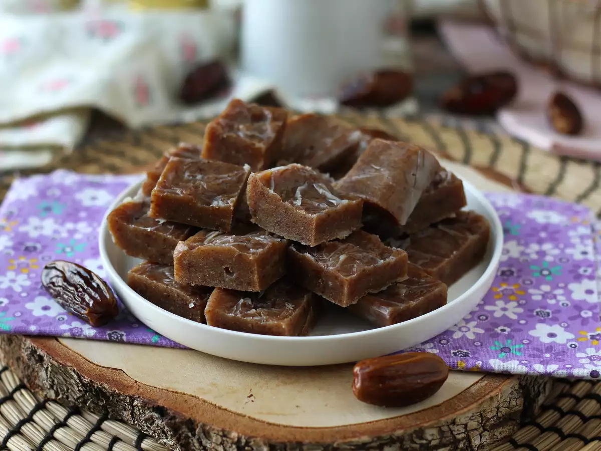Datljev fudge – majhni kvadratki, polni energije in okusa! - fotografija 3