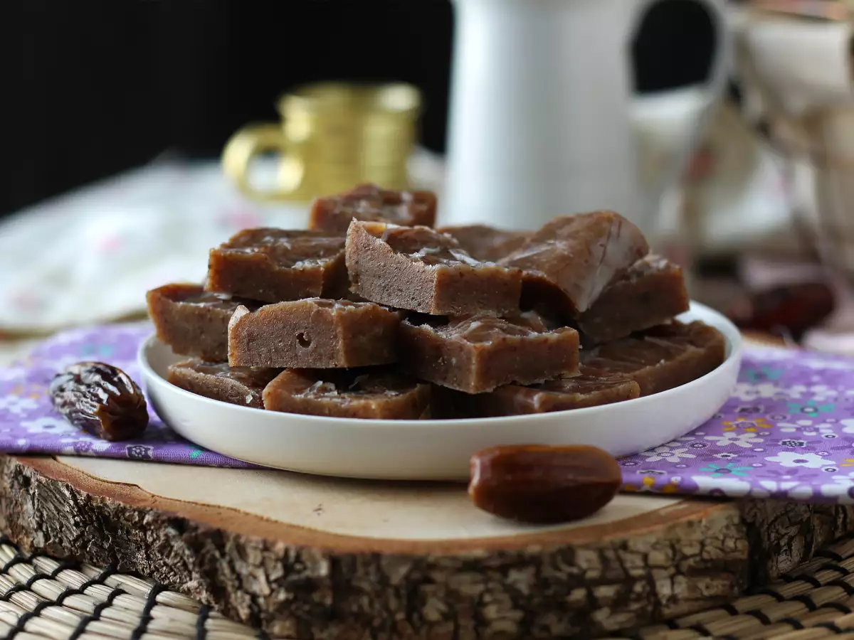 Datljev fudge – majhni kvadratki, polni energije in okusa! - fotografija 4