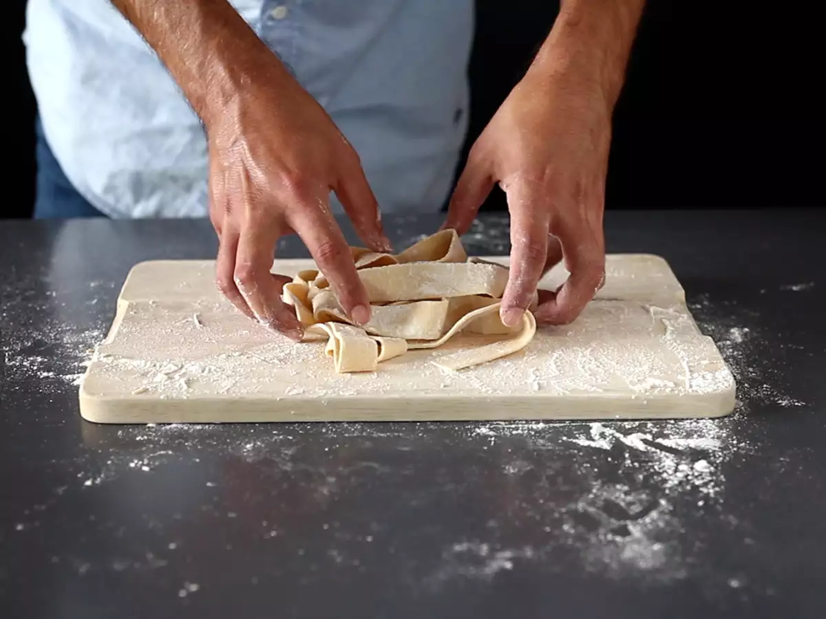 Domače jajčne pappardelle: recept po korakih - fotografija 3