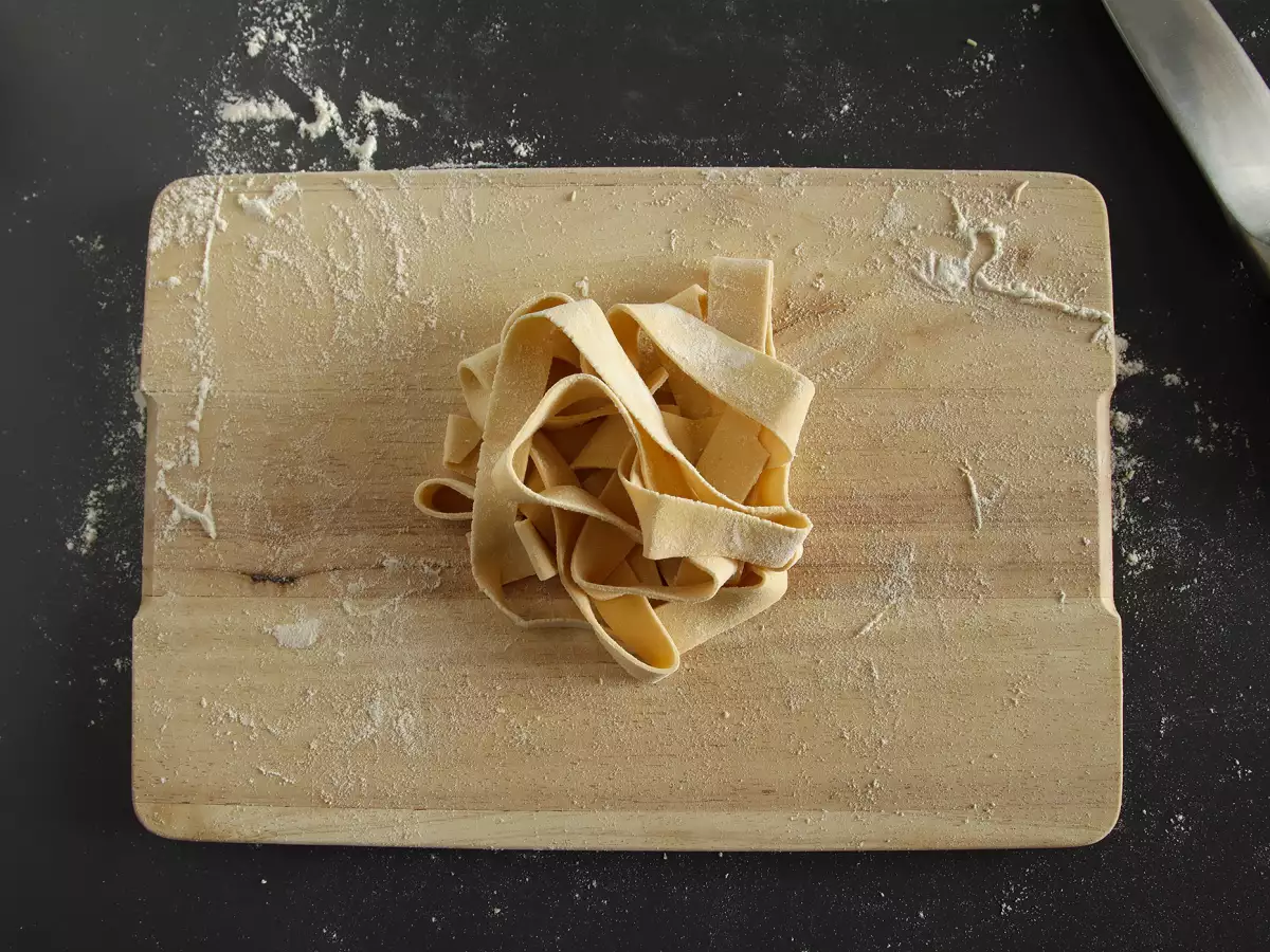 Domače jajčne pappardelle: recept po korakih - fotografija 4