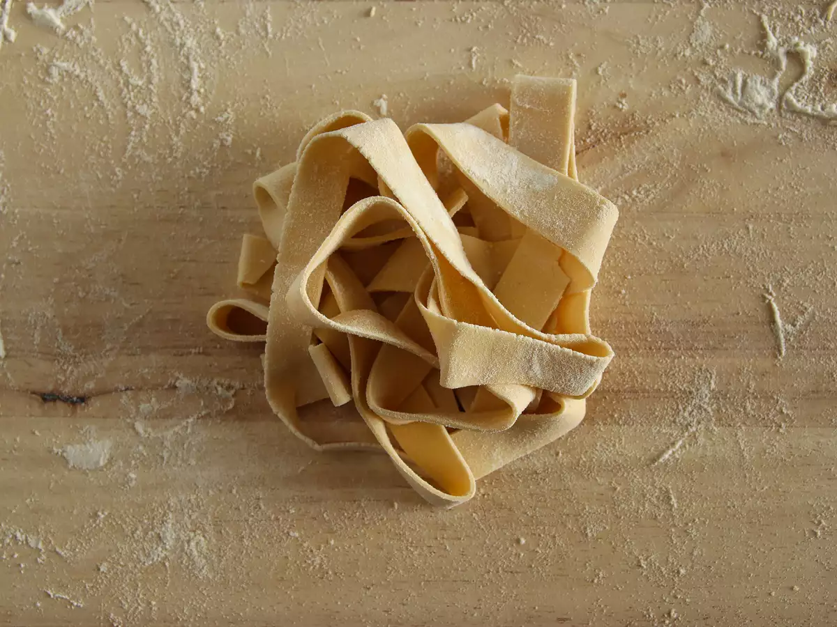 Domače jajčne pappardelle: recept po korakih - fotografija 6