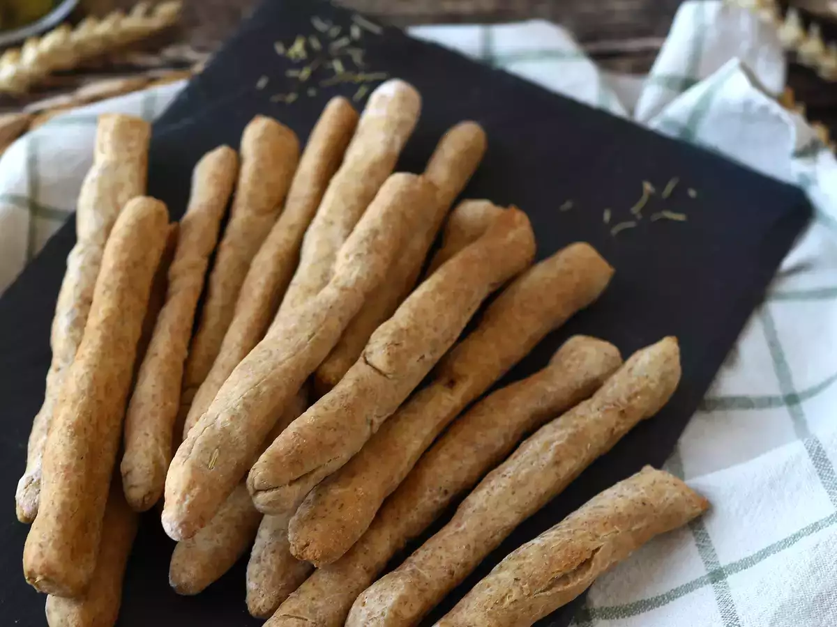 Domači gressini z zelišči: enostavni za pripravo in zelo hrustljavi! - fotografija 2