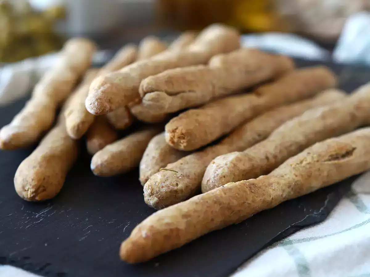 Domači gressini z zelišči: enostavni za pripravo in zelo hrustljavi! - fotografija 3