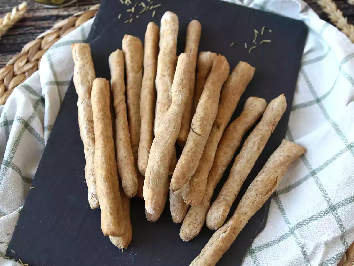 Domači gressini z zelišči: enostavni za pripravo in zelo hrustljavi! - fotografija 4