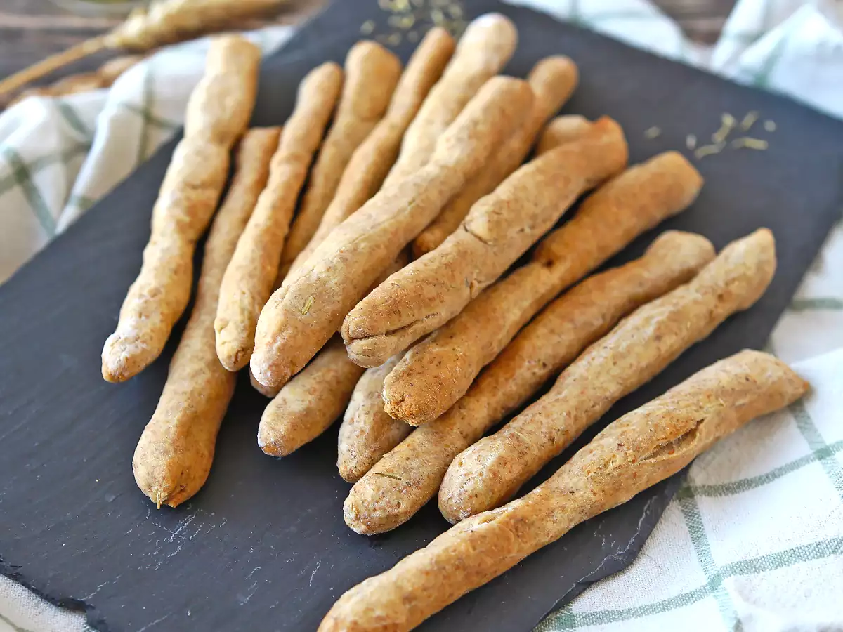 Domači gressini z zelišči: enostavni za pripravo in zelo hrustljavi! - fotografija 5