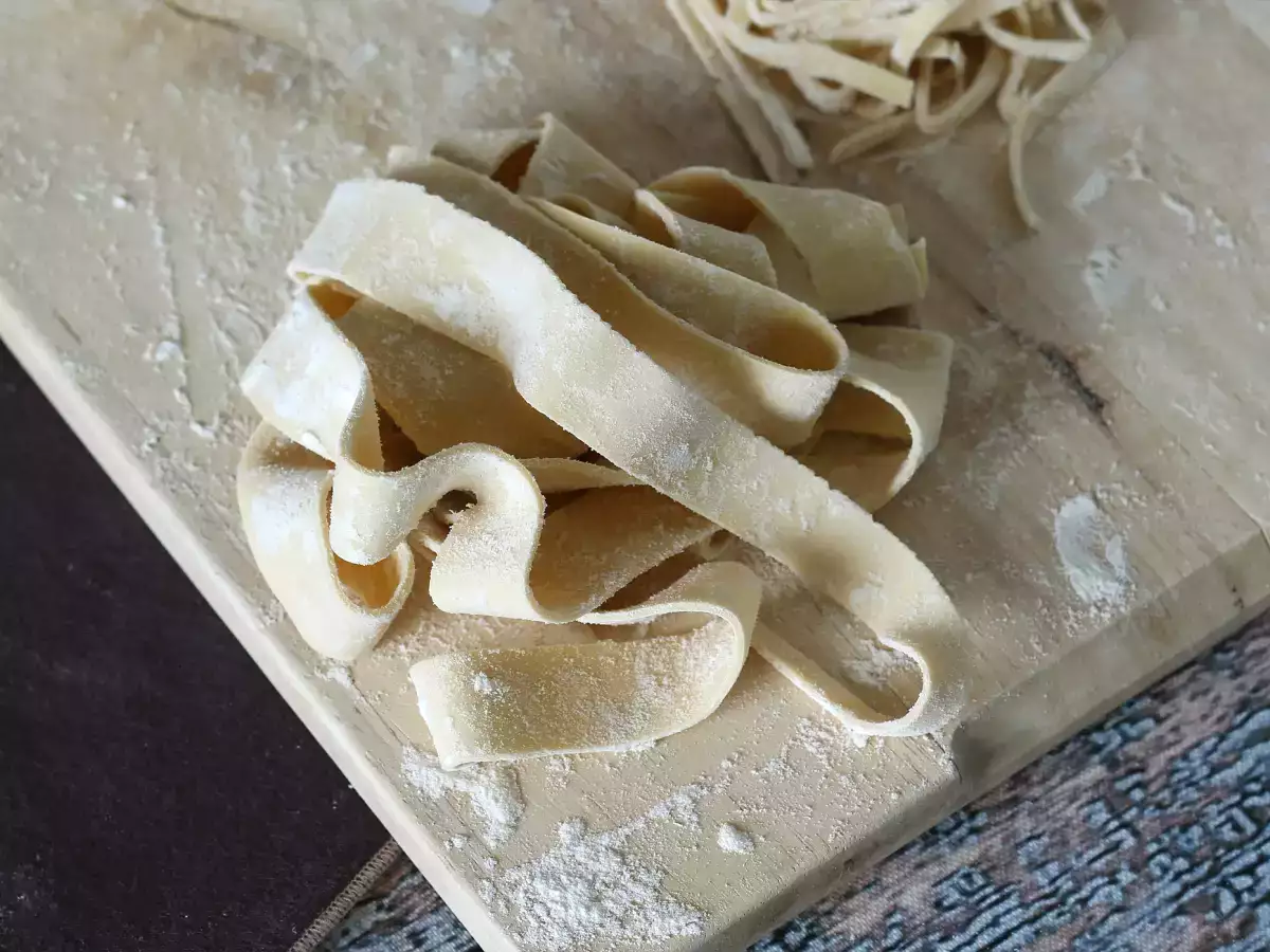Domači jajčni pappardelle: recept je razložen korak za korakom - fotografija 5