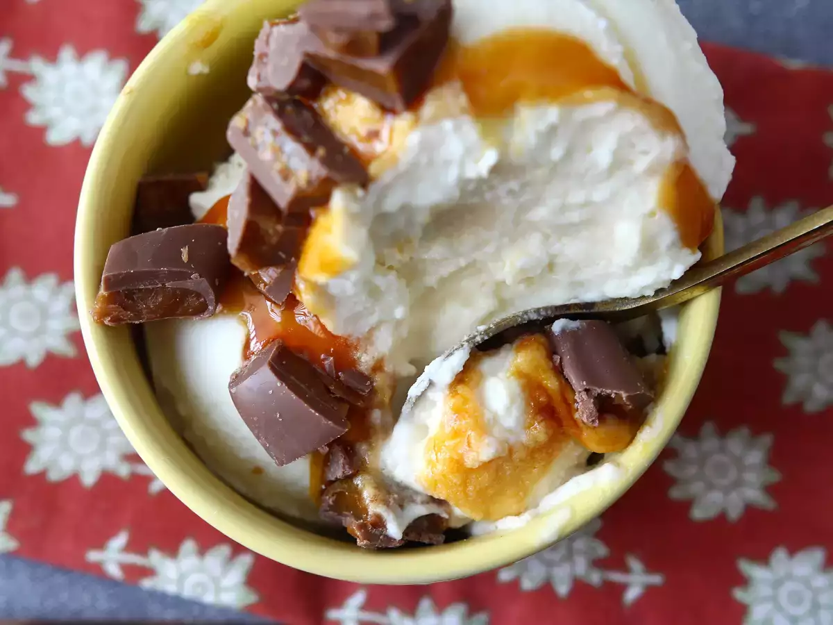 Domači McFlurry Daim s karamelo v napravi Ninja Creami - fotografija 6