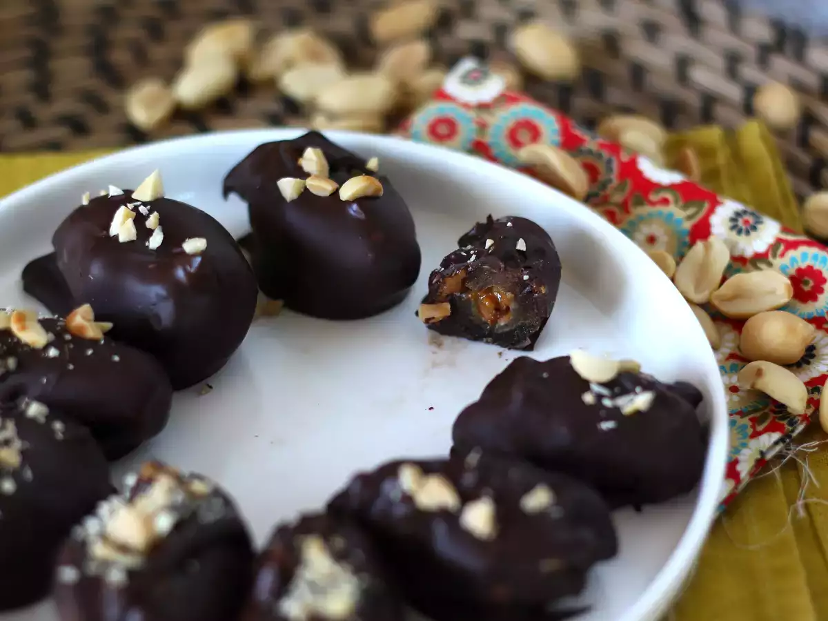 Domači Snickers: datlji, arašidi in čokolada - zdrav prigrizek brez dodanega sladkorja - fotografija 4