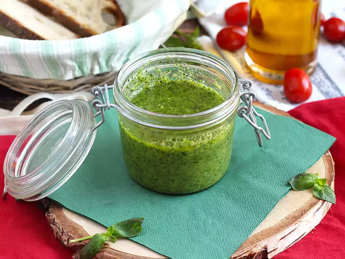 Domači zeleni pesto - pesto alla genovese - fotografija 2