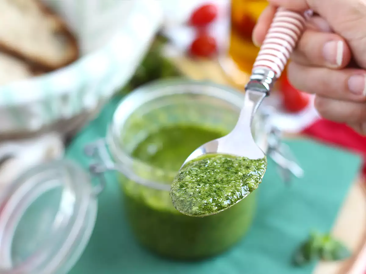 Domači zeleni pesto - pesto alla genovese - fotografija 3