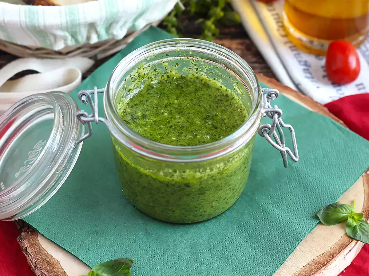 Domači zeleni pesto - pesto alla genovese - fotografija 5
