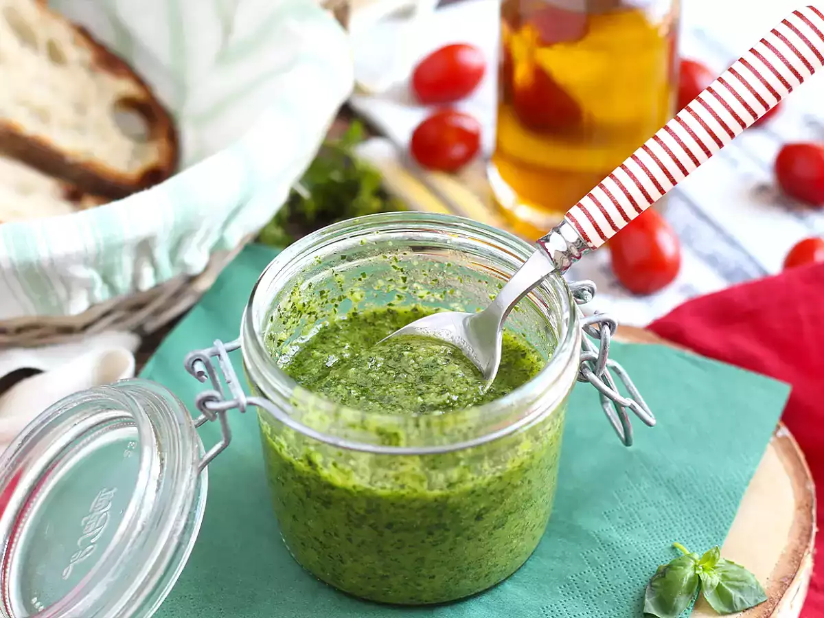 Domači zeleni pesto - pesto alla genovese - fotografija 6