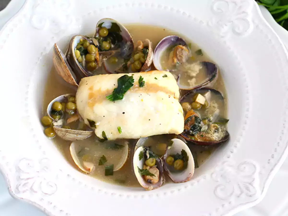 Dušeni oslič, školjke in grah - fotografija 2