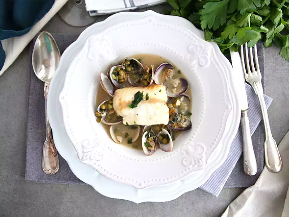 Dušeni oslič, školjke in grah - fotografija 3