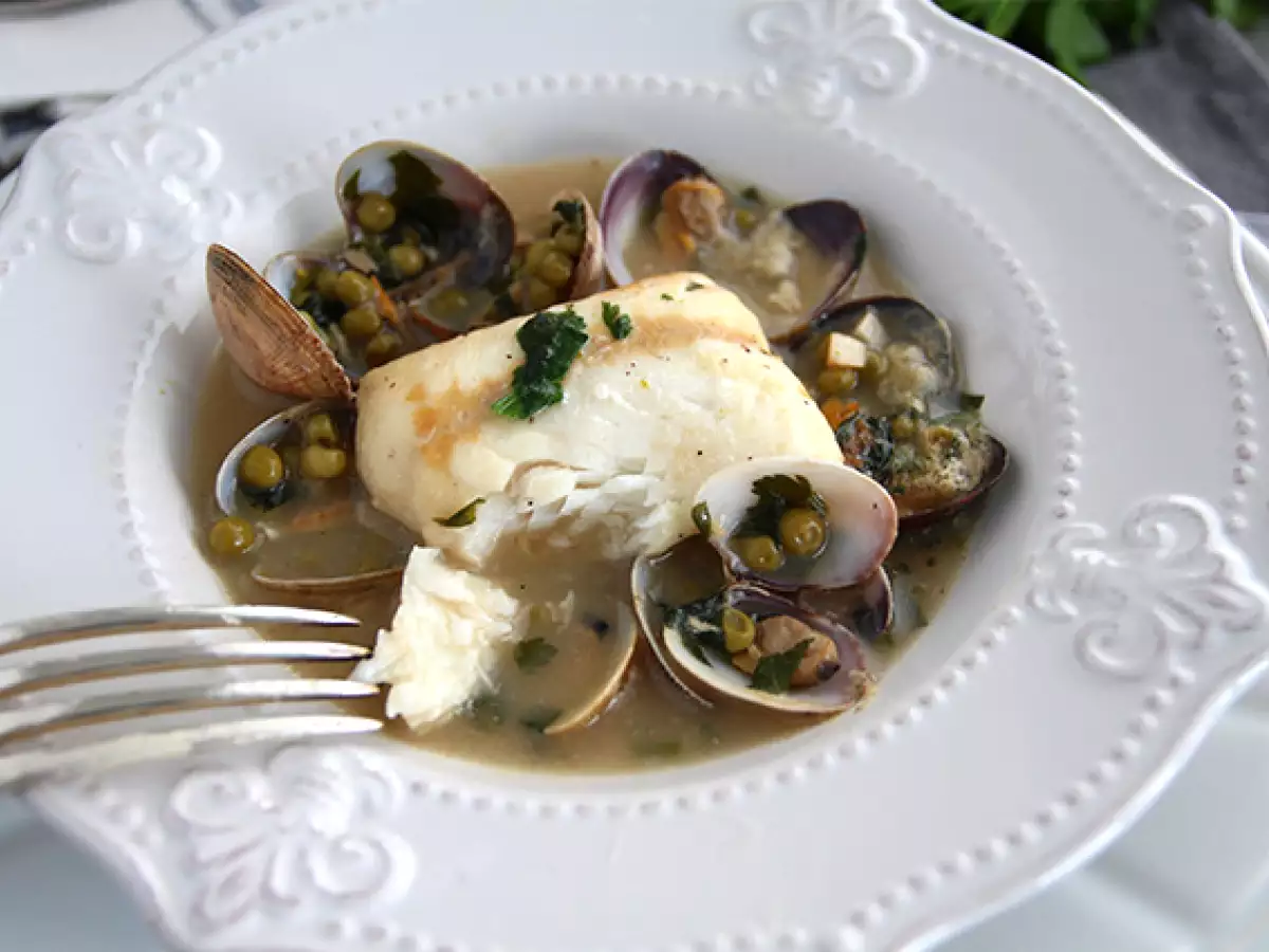 Dušeni oslič, školjke in grah - fotografija 4