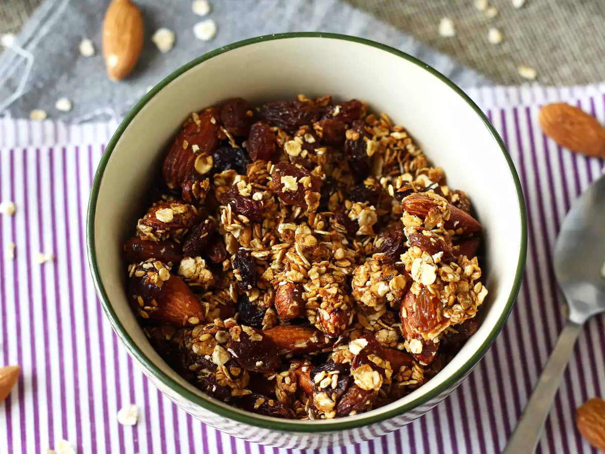 Ekspresna granola v cvrtniku na vroč zrak za hrustljav zajtrk - fotografija 2