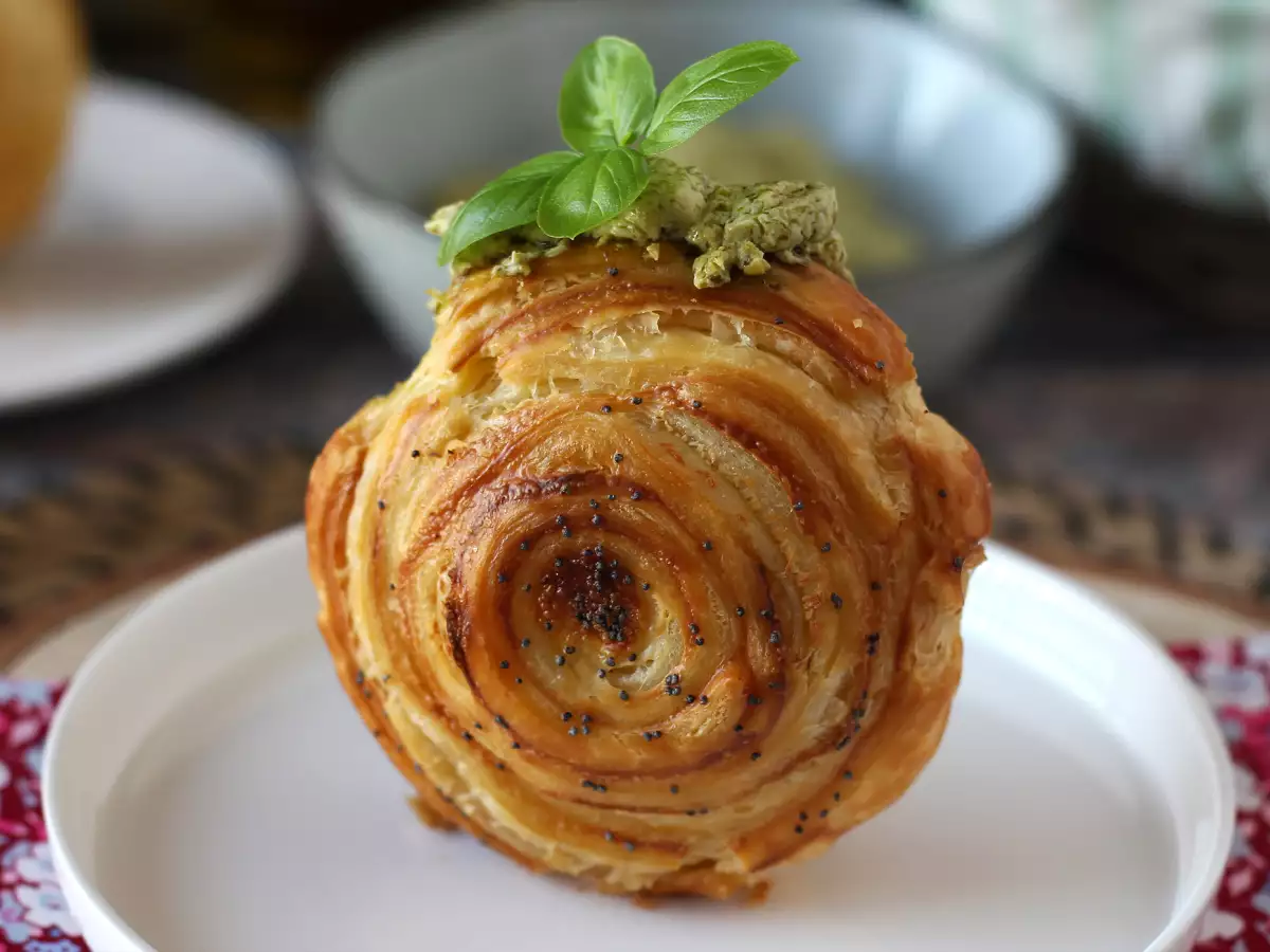 Enostaven soljen newyorški zvitek s pestom in fromage frais s 4 sestavinami - fotografija 3