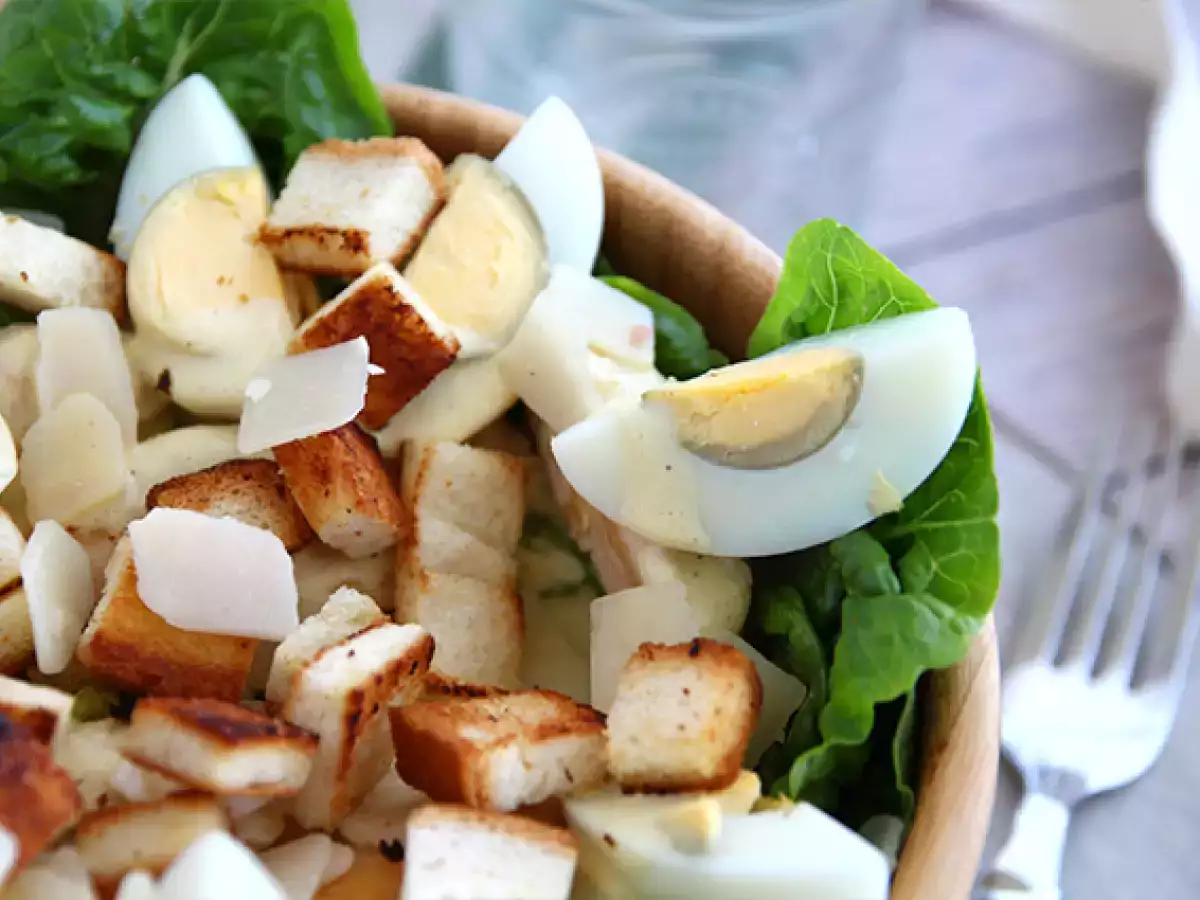 Enostavna Cezarjeva solata - fotografija 2