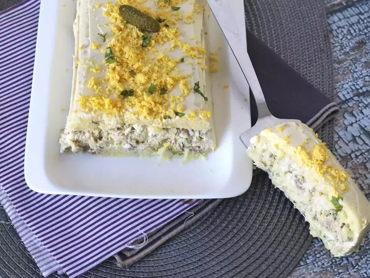 Enostavna hladna krompirjeva torta s tuno in majonezo - fotografija 4