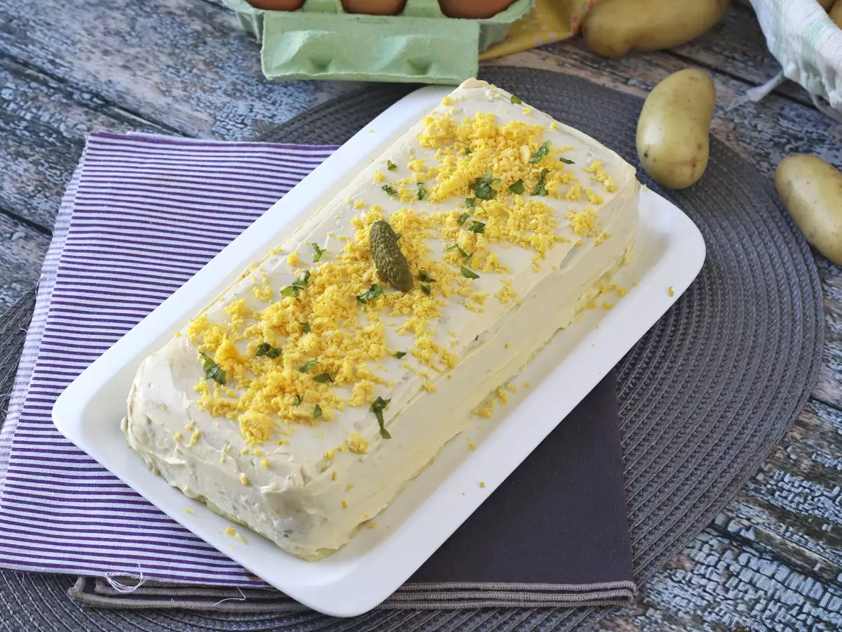 Enostavna hladna krompirjeva torta s tuno in majonezo brez peke - fotografija 3