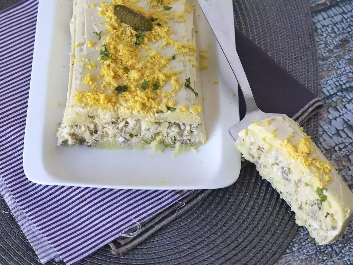 Enostavna hladna krompirjeva torta s tuno in majonezo brez peke - fotografija 4