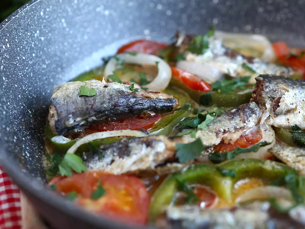 Enostavna in poceni moqueca s sardelami - fotografija 2