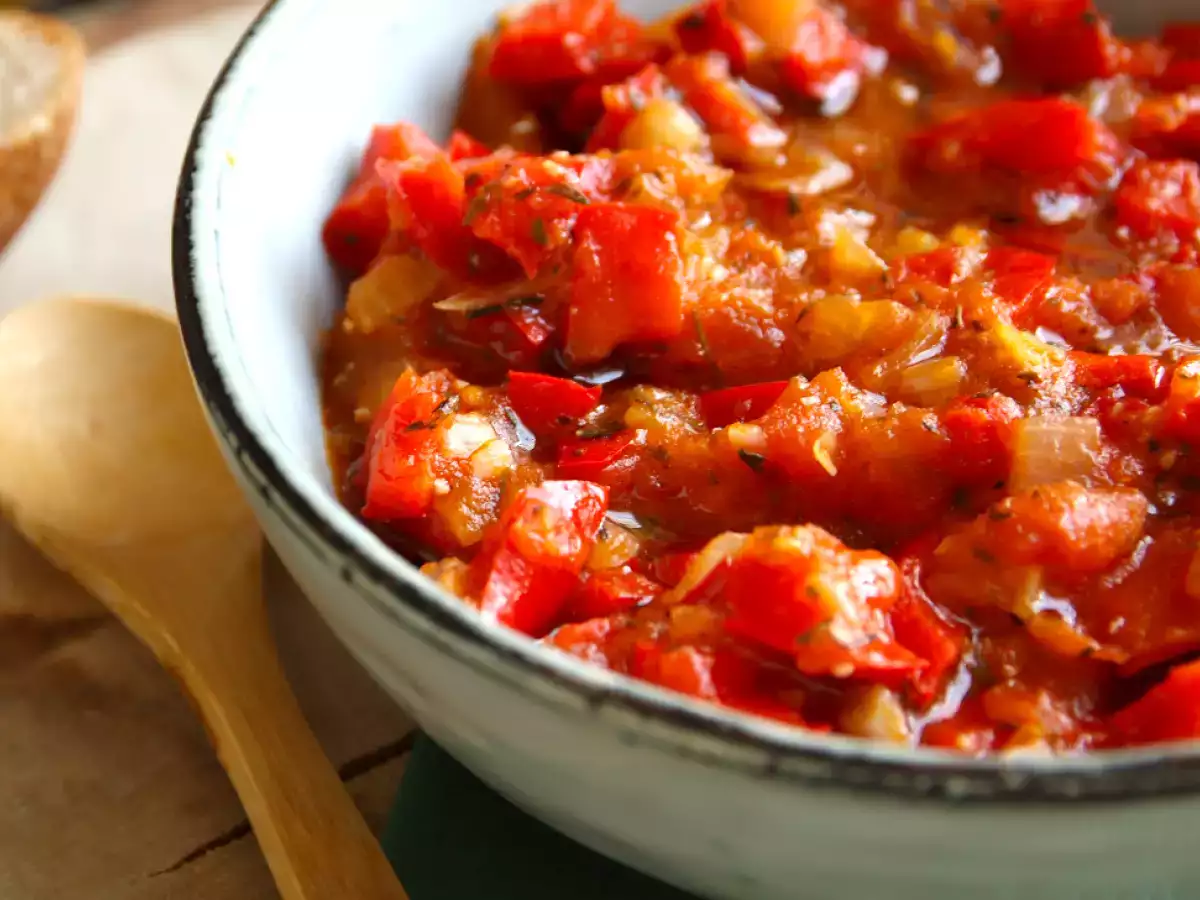 Enostavna paradižnikova solata - fotografija 3