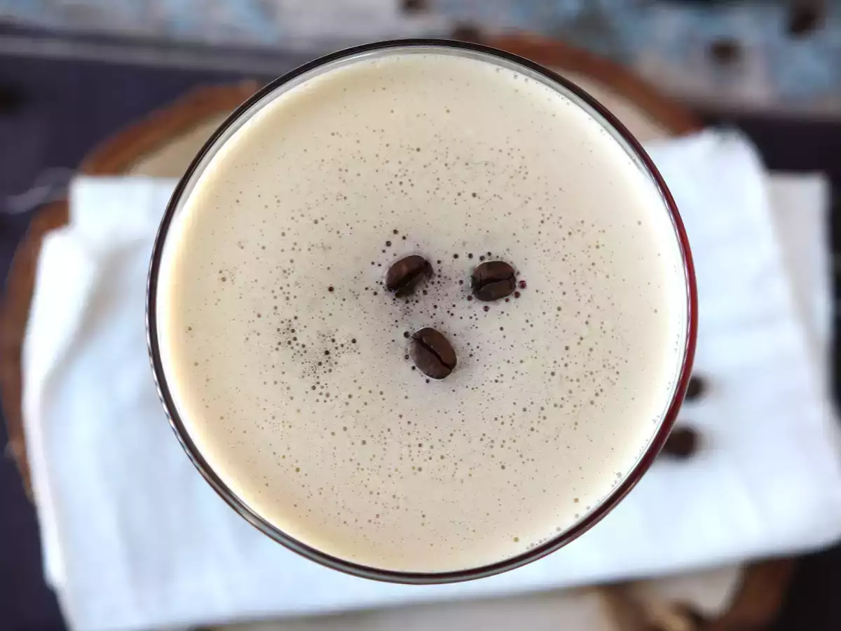 Espresso Martini, popoln koktajl za ljubitelje kave - fotografija 3