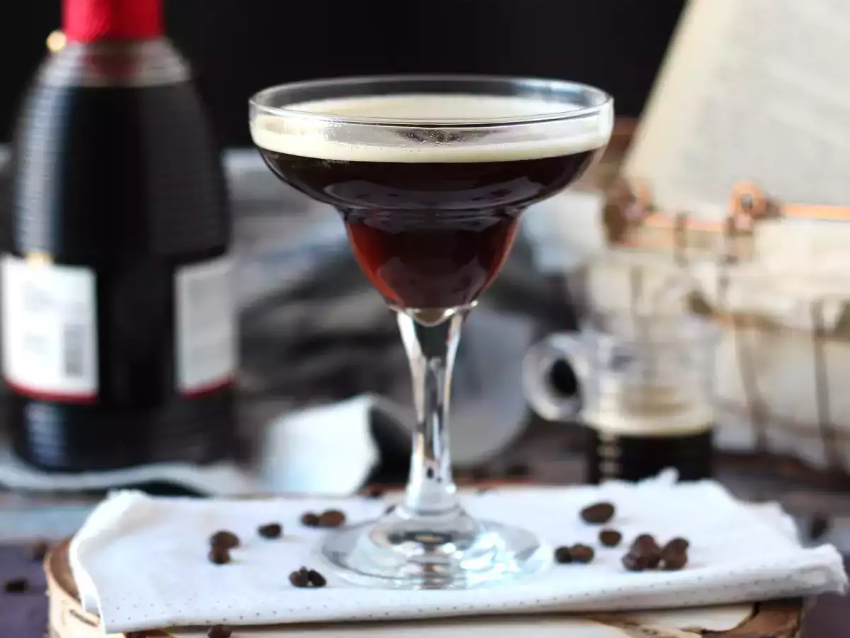 Espresso Martini, popoln koktajl za ljubitelje kave - fotografija 4