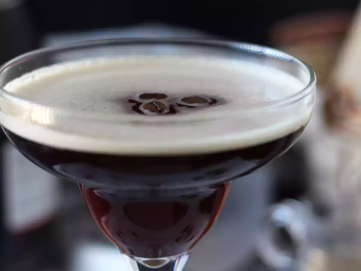 Espresso Martini, popoln koktajl za ljubitelje kave - fotografija 5