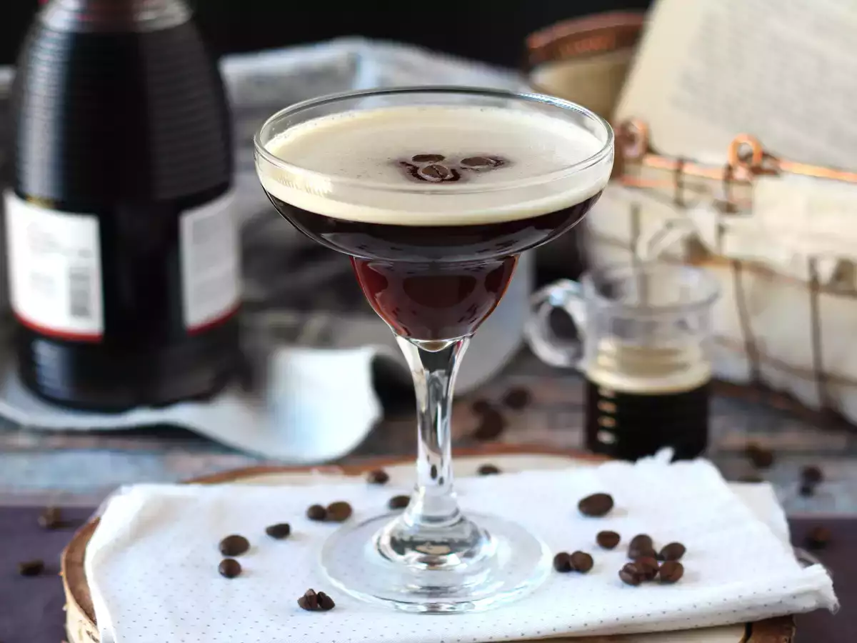 Espresso Martini, popoln koktajl za ljubitelje kave - fotografija 6