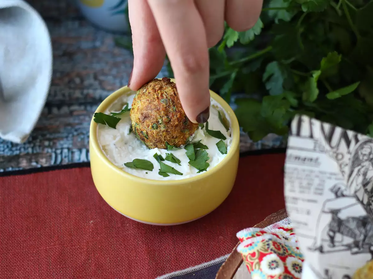 Falafli v cvrtniku na vroč zrak: hrustljavi brez cvrtja! - fotografija 3