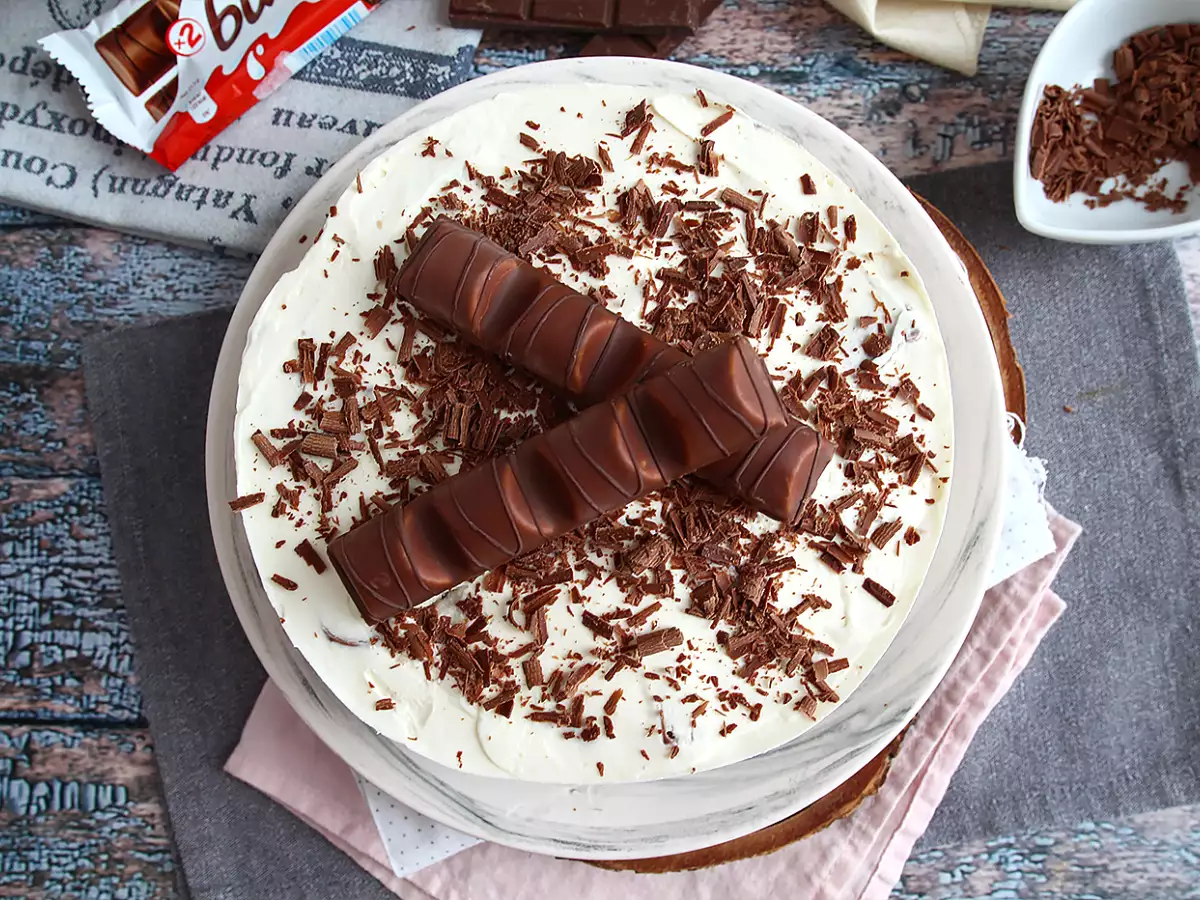 Fantastičen cheesecake Kinder Bueno brez peke - fotografija 2