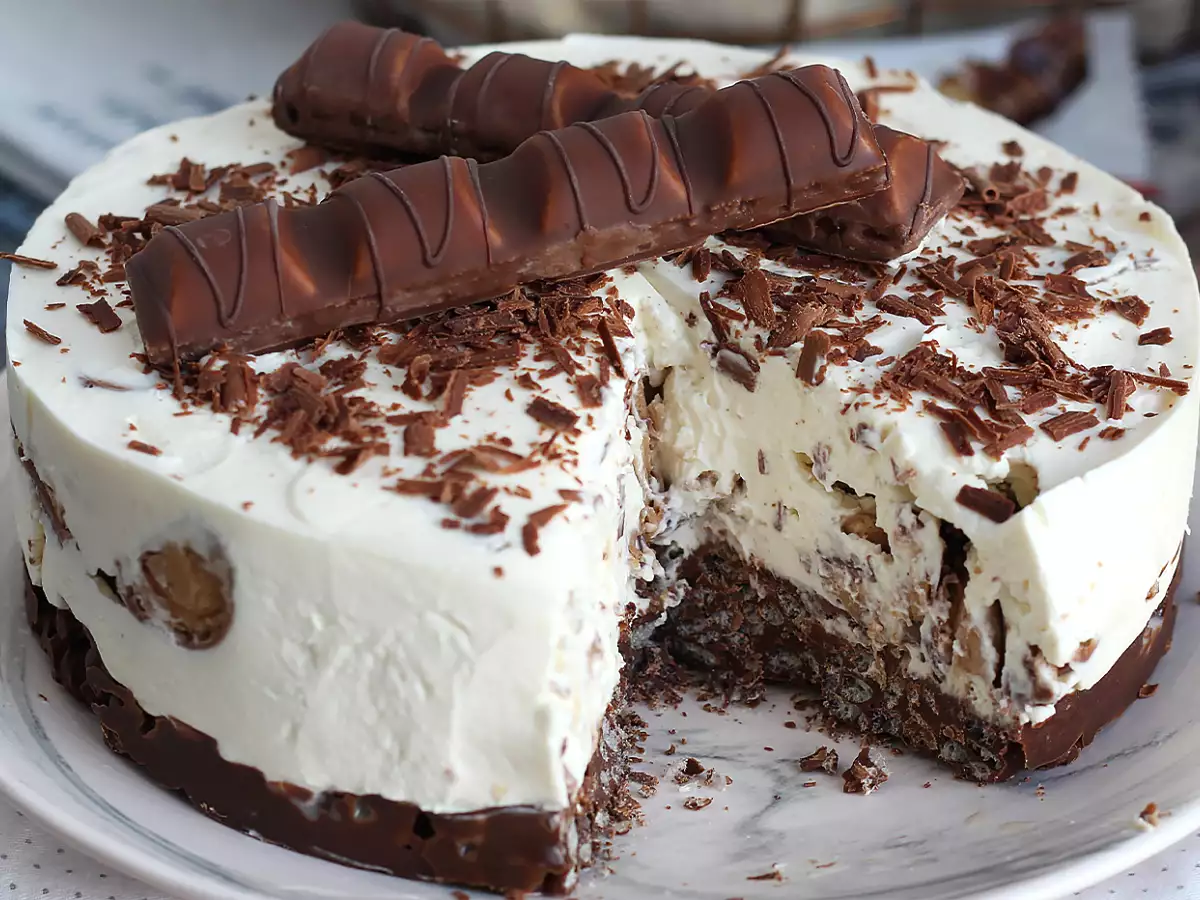 Fantastičen cheesecake Kinder Bueno brez peke - fotografija 3