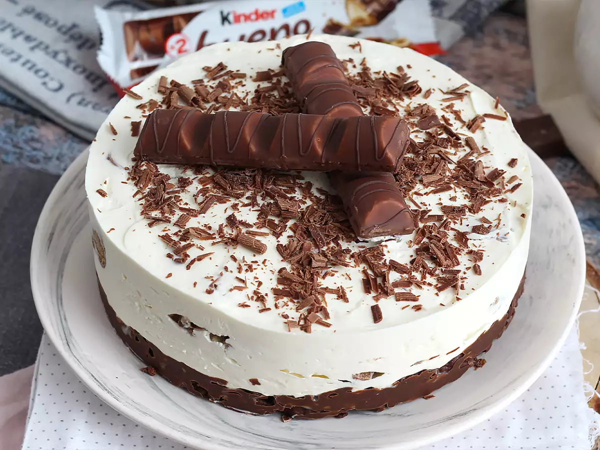 Fantastičen cheesecake Kinder Bueno brez peke - fotografija 4