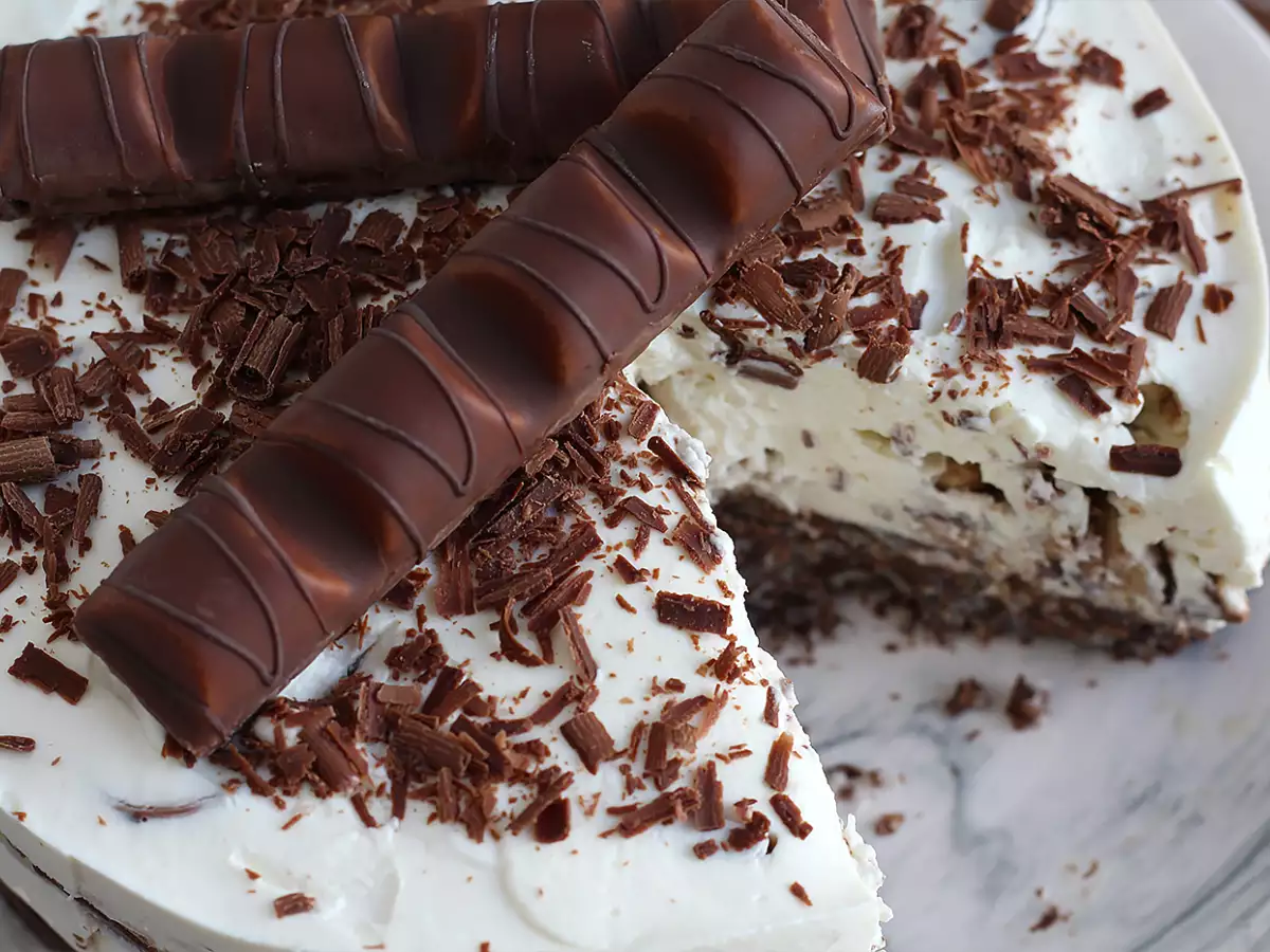 Fantastičen cheesecake Kinder Bueno brez peke - fotografija 5