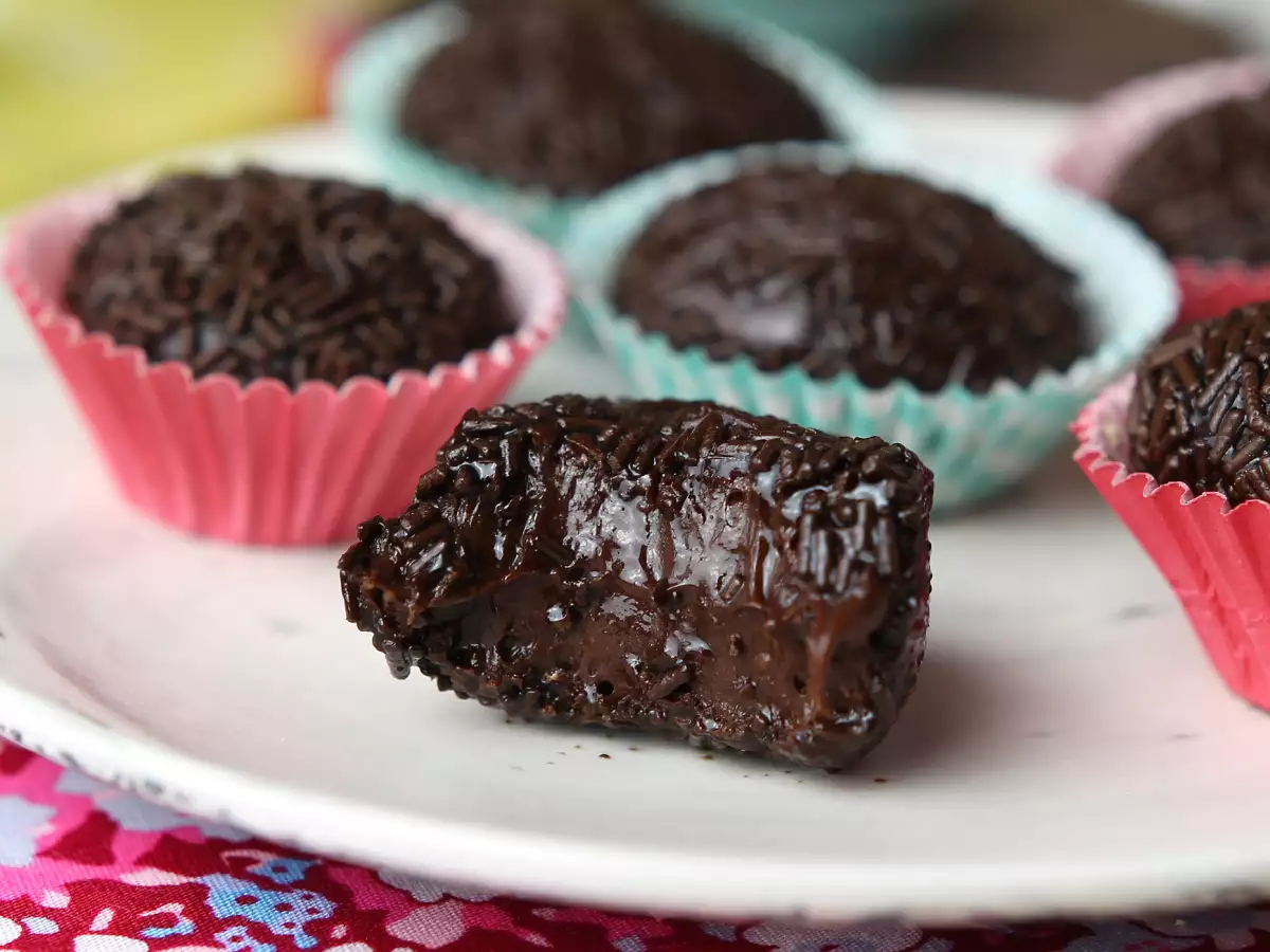 Fit brigadeiro z wheyjem: zdrava sladica, bogata z beljakovinami in brez slabe vesti!
