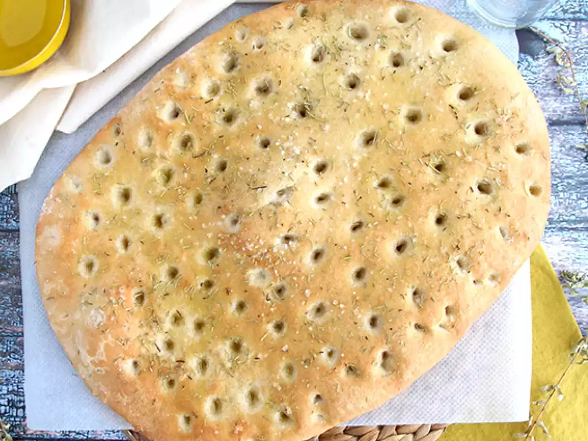 Focaccia, italijanski kruh z rožmarinom - fotografija 3
