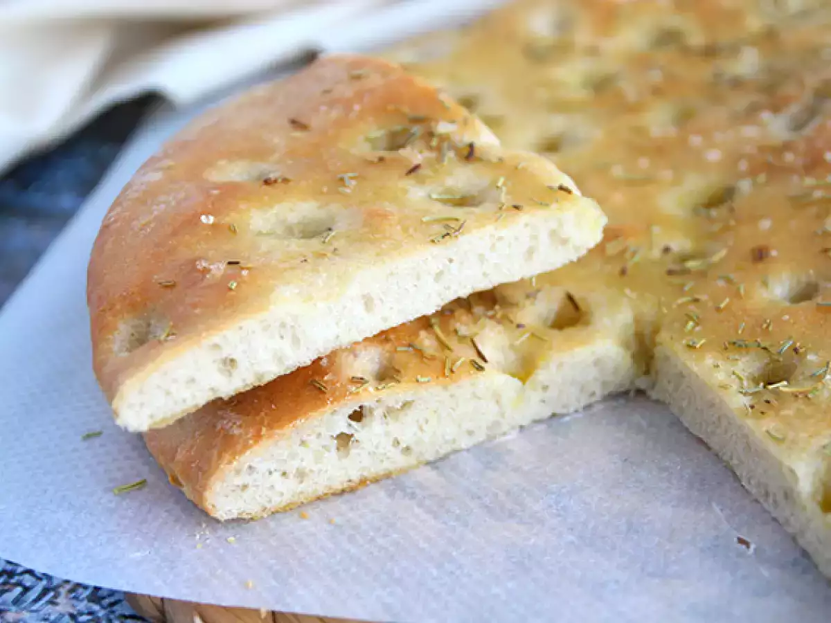 Focaccia, italijanski kruh z rožmarinom - fotografija 4